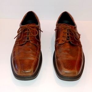 Brown leather Ecco lace-up shoes